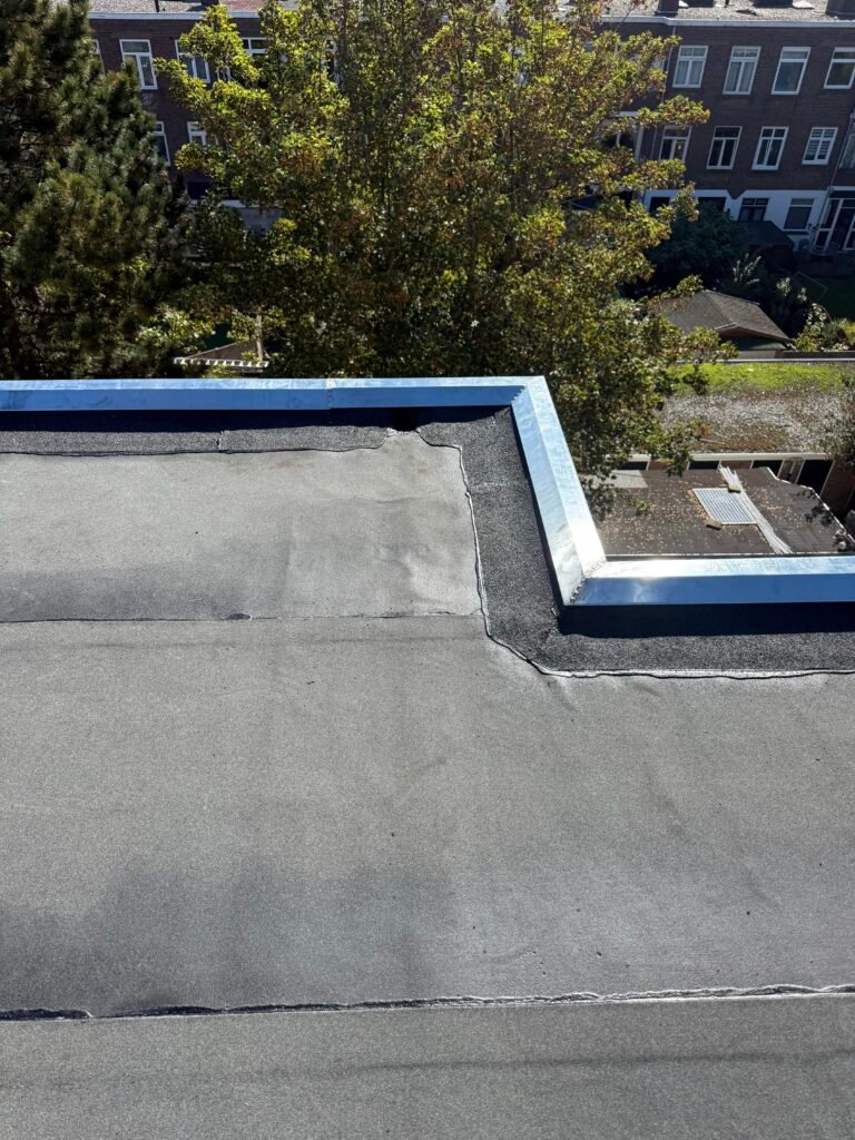 Plat dak dakrand zink aansluiting Westland